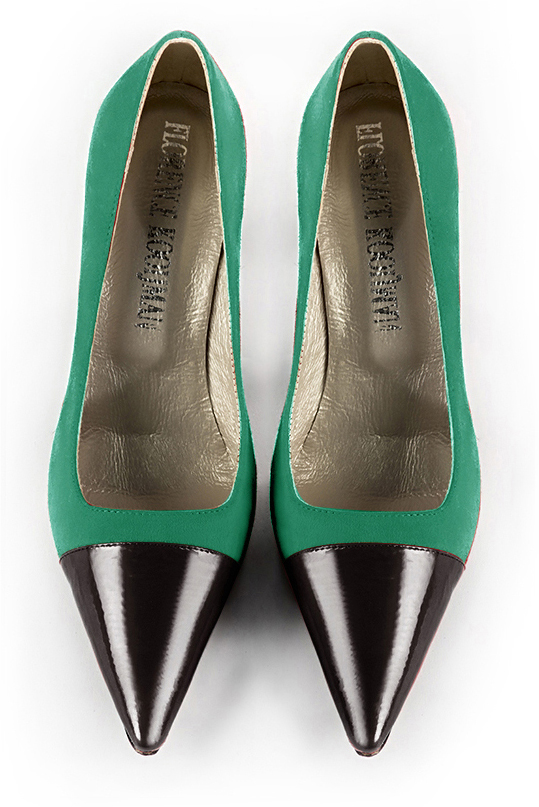 Gloss black and emerald green dress pumps with a square neckline. Pointed toe. High slim heel
